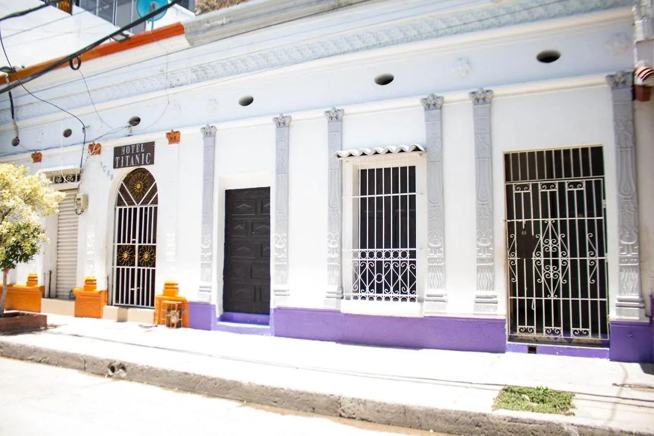 Hotel Titanic Inn Santa Marta